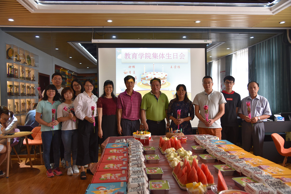 1571138320207093445.jpg 威廉希尔足球官网工会举办2019年第四季度教职工集体生日会.jpg